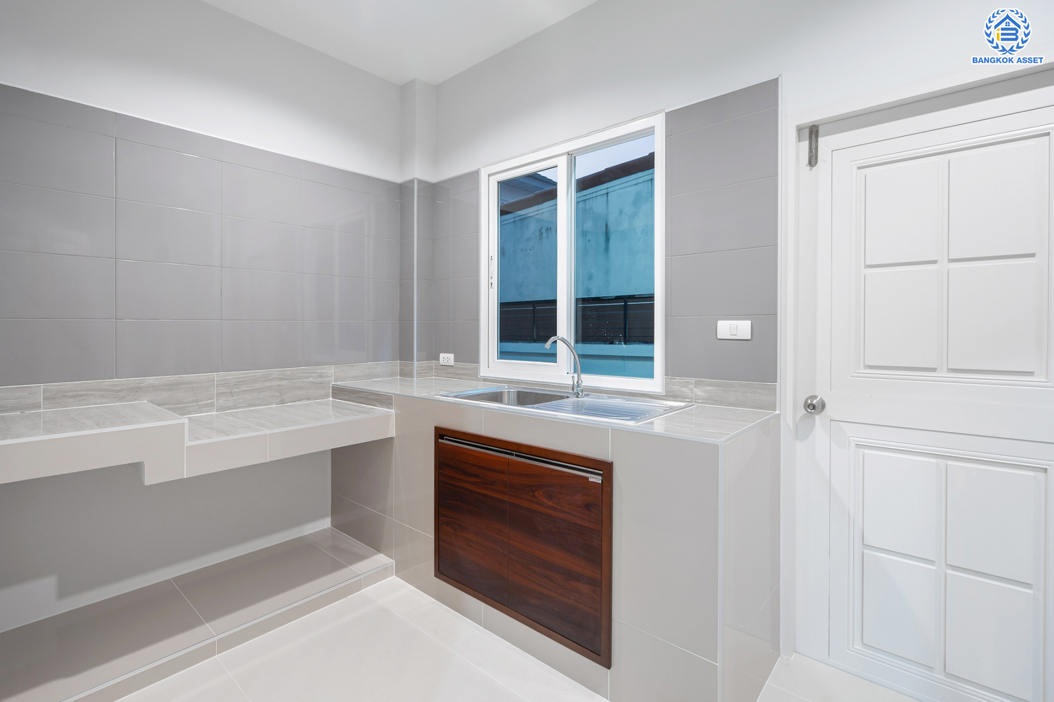 บ้านมือสองตกแต่งใหม่ ม.เพอร์เฟคเพลส1 ราชพฤกษ์ คุณภาพแบรนด์ Property Perfect เนื้อที่ 58 ตร.ว. บ้านเดี่ยวหลังใหญ่ ตอบโจทย์ทุกการอยู่อาศัย ฟังก์ชัน 3 ห้องนอน 3 ห้องน้ำ 2 ที่จอดรถ บนทำเลติดถนนราชพฤกษ์ ใกล้วงเวียนพระราม5 และรถไฟฟ้า "สถานีบางรักน้อยท่าอิฐ"